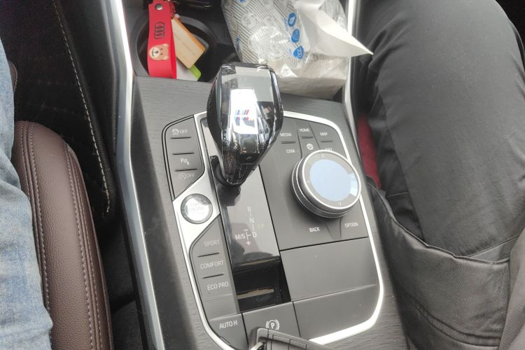 宝马3系 2022款 325i M运动套装中控内饰18