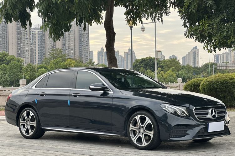 奔驰E级 2016款 E 300 L 运动时尚型车身外观3
