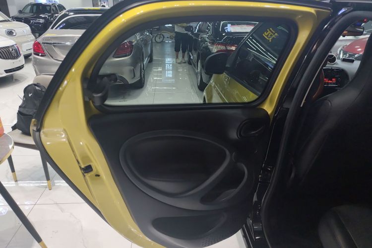 smart forfour 2016款 1.0L 52千瓦灵动版中控内饰49