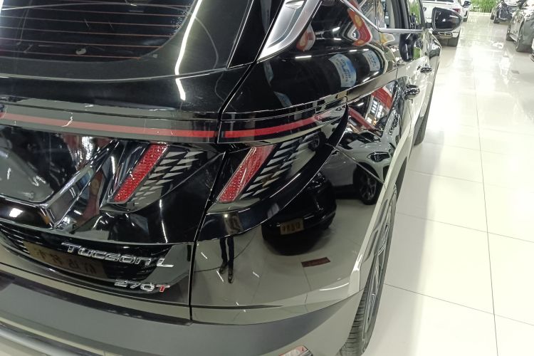 现代 2023款 途胜L 1.5T 自动两驱DLX豪华版车身外观9