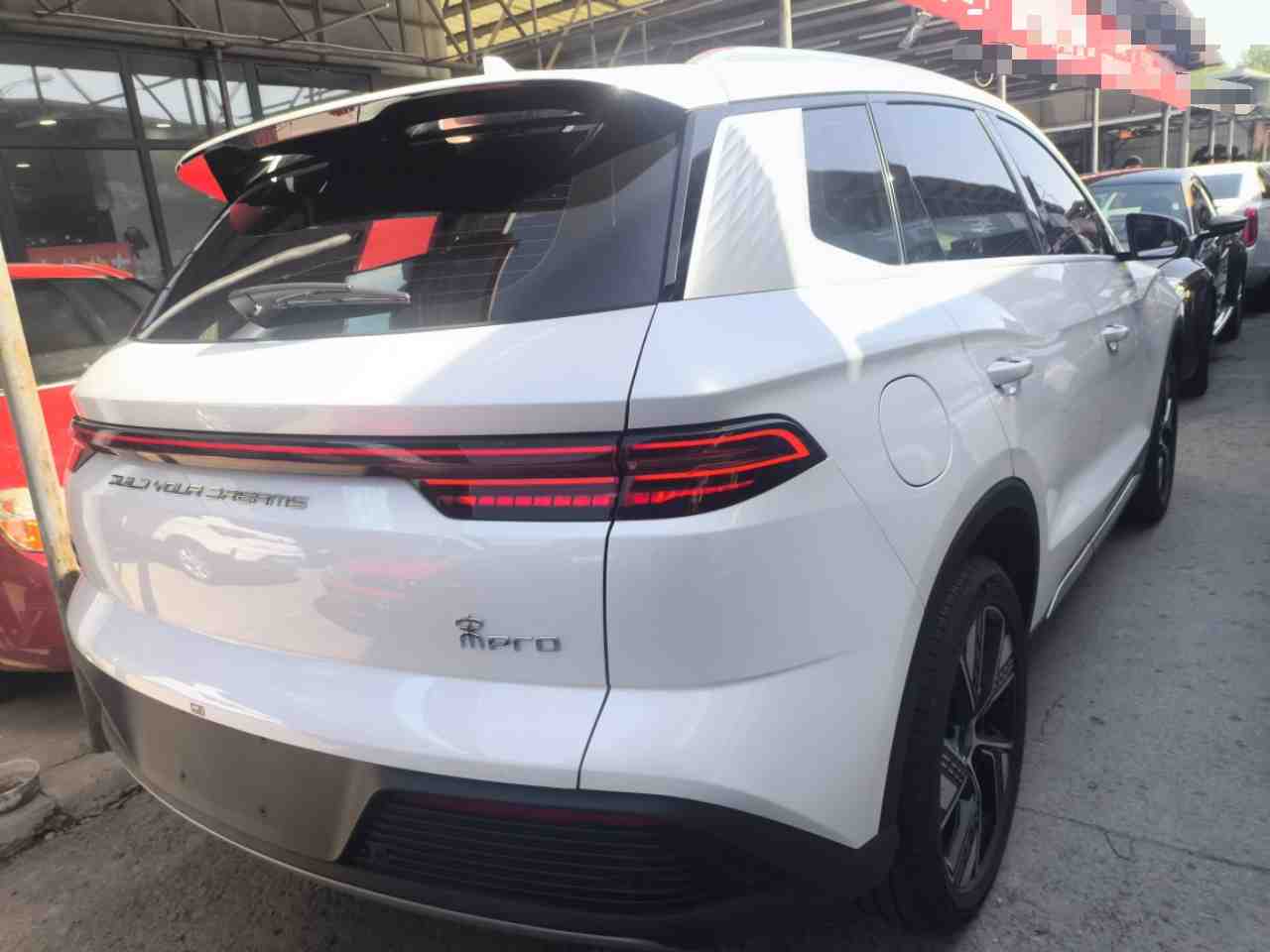 车辆右后45度外观展示