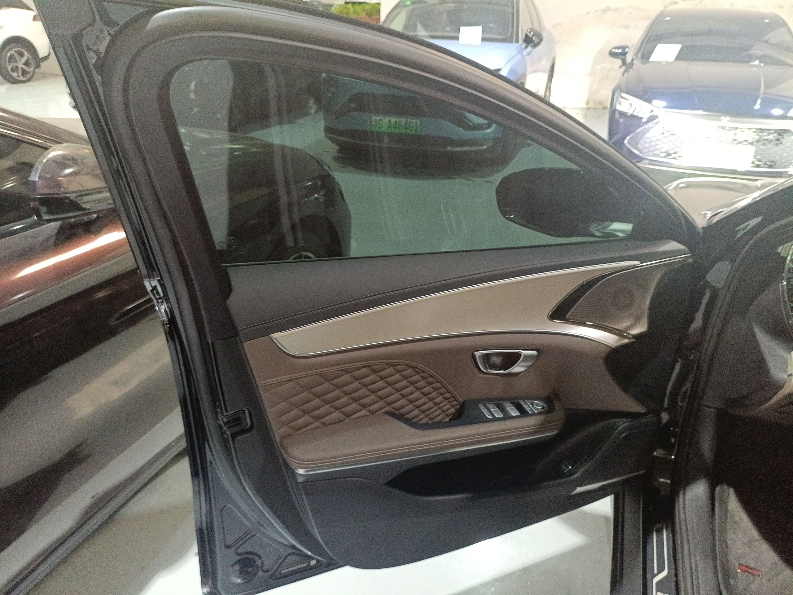 比亚迪 汉 2024款 DM-i 荣耀版 121KM 精英型