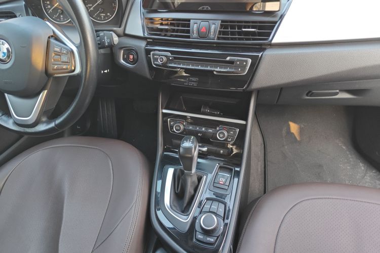 宝马2系旅行车 2016款 218i 领先型中控内饰16