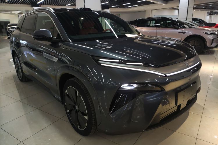 比亚迪 唐L 2025款 EV 600KM四驱激光雷达旗舰型车身外观3