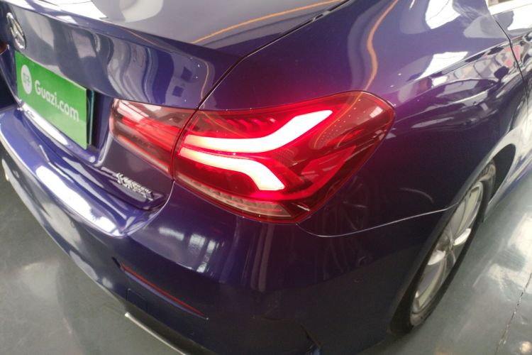 奔驰A级 2020款 改款 A 200 L 运动轿车动感型车身外观9