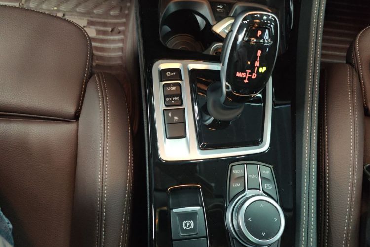 宝马1系 2022款 120i M运动曜夜版局部细节18