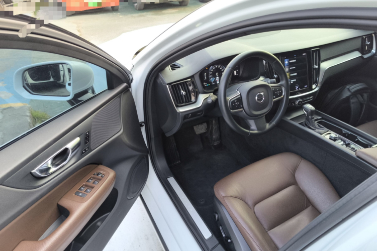 沃尔沃S60 2021款 T4 智逸豪华版中控内饰20
