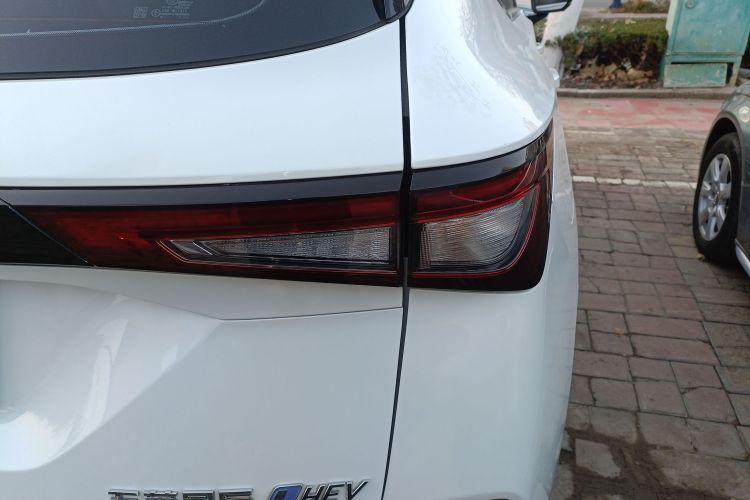 五菱汽车 五菱星辰 2022款 2.0L DHT电速款车身外观9