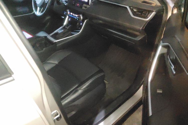 丰田 威兰达 2021款 2.0L CVT两驱豪华版局部细节41