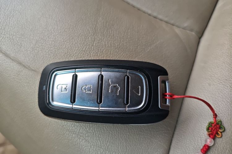 别克GL8 2014款 3.0L GT豪华商务豪雅版中控内饰11