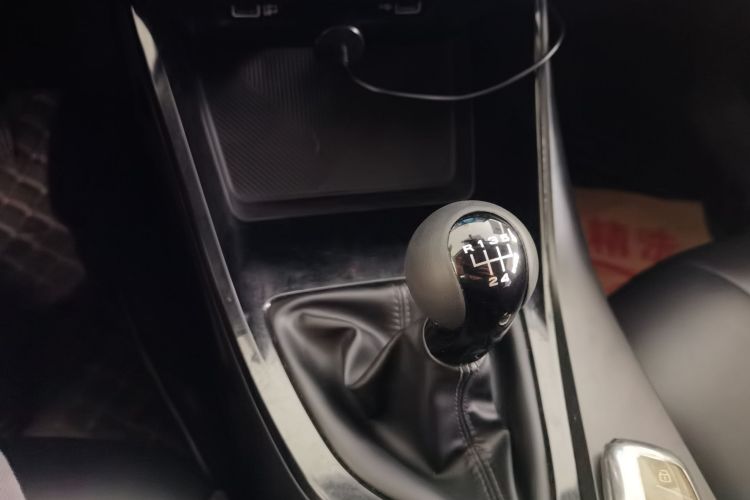 荣威i5 2021款 1.5L 手动钻石版局部细节18