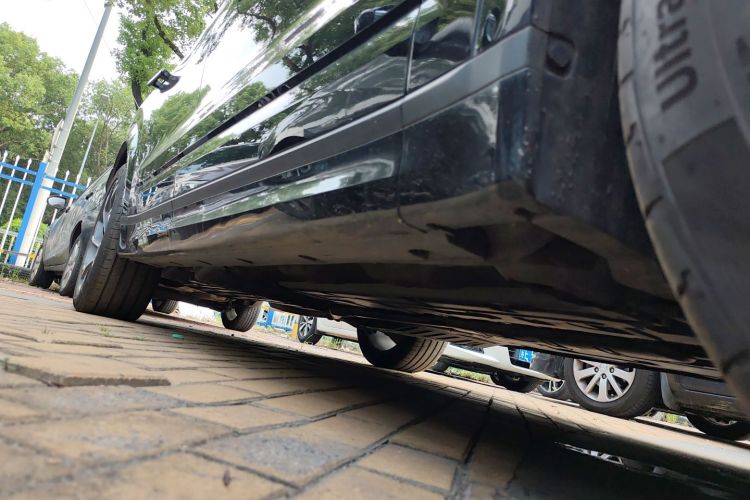 领克09 EM-P 2021款 2.0T PHEV Halo 七座机舱底盘29