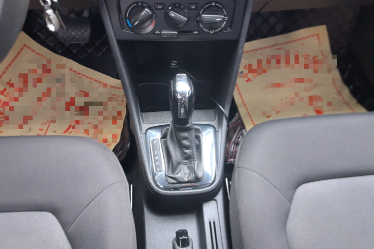 大众 捷达 2015款 1.6L 自动时尚型中控内饰18