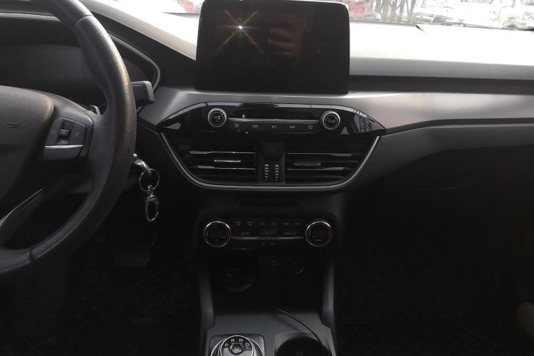 福特 福克斯 2019款 三厢 EcoBoost 180 自动锋潮型中控内饰16