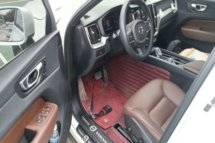 沃尔沃XC60 2023款 B5 四驱智逸豪华版中控内饰20