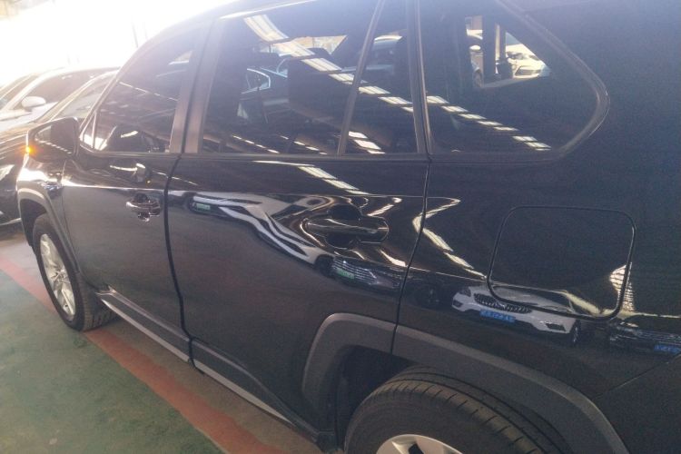 丰田 威兰达 2022款 改款 2.0L CVT两驱领先版车身外观6003