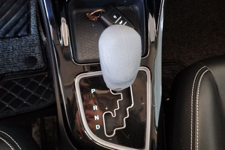 陆风X2 2017款 1.6L 自动铂锐版中控内饰18