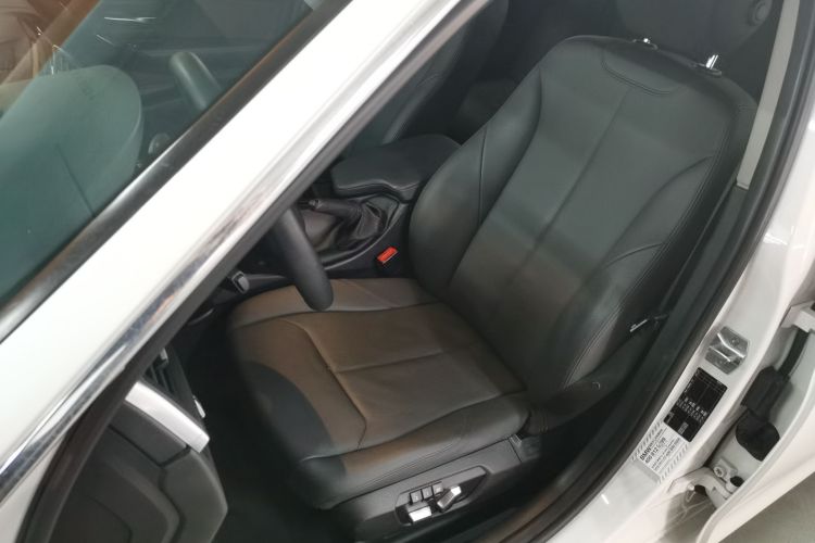 宝马3系 2017款 320Li 时尚型中控内饰19