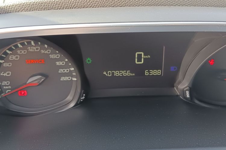 标致308 2016款 1.6L 手动时尚版中控内饰14