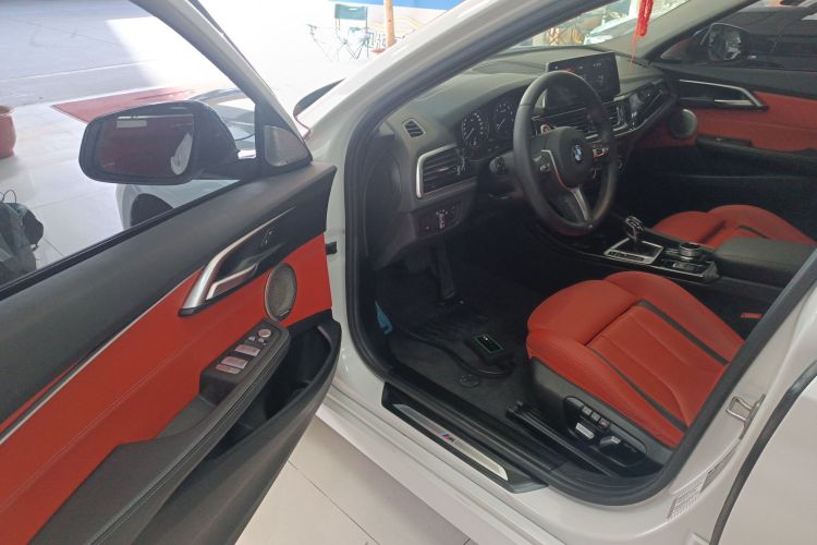 宝马1系 2022款 125i M运动曜夜版中控内饰20