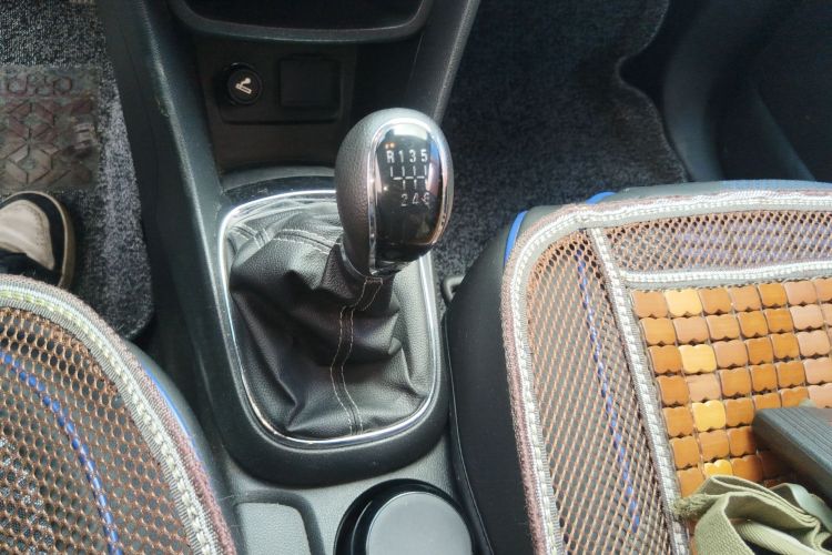 别克 昂科拉 2013款 1.4T 手动两驱进取型局部细节18