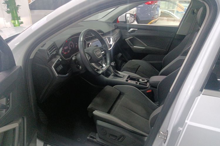 奥迪Q3 2021款 35 TFSI 时尚动感型中控内饰19