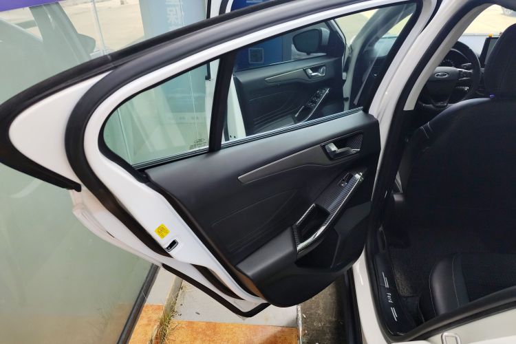 福特 福克斯 2019款 两厢 EcoBoost 180 自动锋潮型中控内饰49