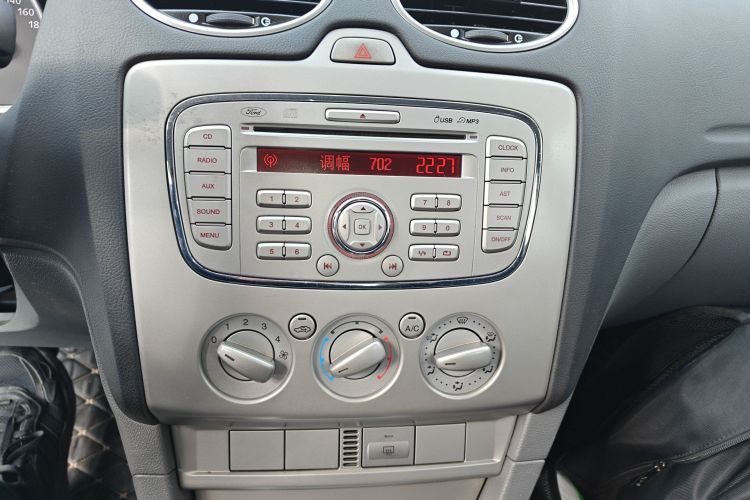 福特 福克斯 2013款 两厢经典 1.8L 手动基本型局部细节16