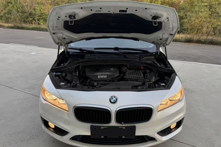 宝马2系旅行车 2016款 218i 时尚型机舱底盘24