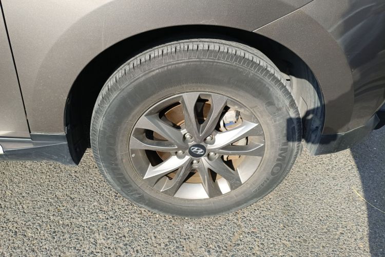 北京现代ix35 2013款 2.0L 手动两驱舒适型GL 国IV车身外观10