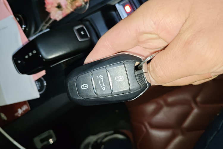 标致4008 2019款 400THP 豪华GT版中控内饰7001