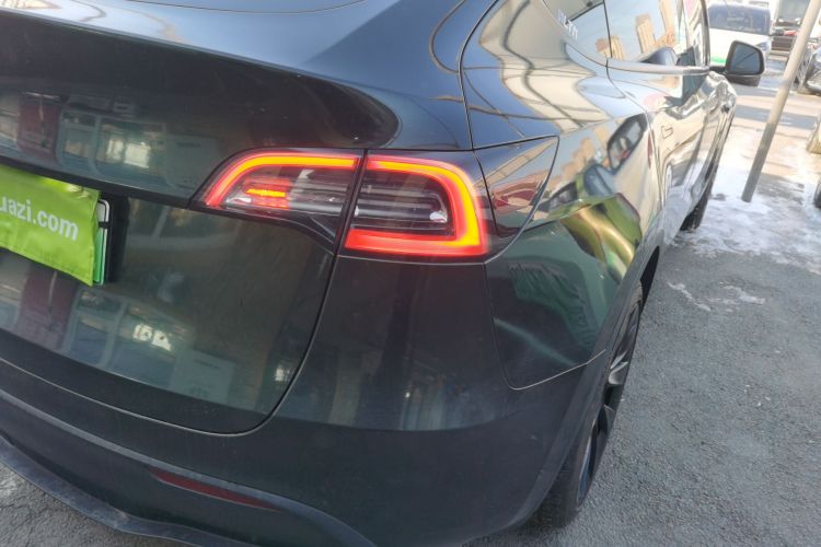 特斯拉 Model Y 2021款 标准续航后驱版车身外观9