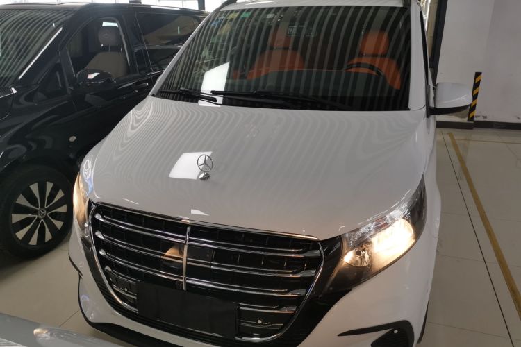 奔驰 威霆 2018款 2.0T 商务版 国VI车身外观2