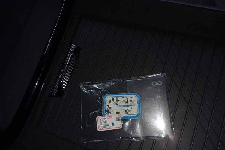 领克08 EM-P 2025款 120km 长续航Halo中控内饰11