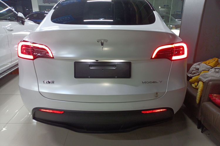 特斯拉 Model Y 2022款 改款 后轮驱动版车身外观6