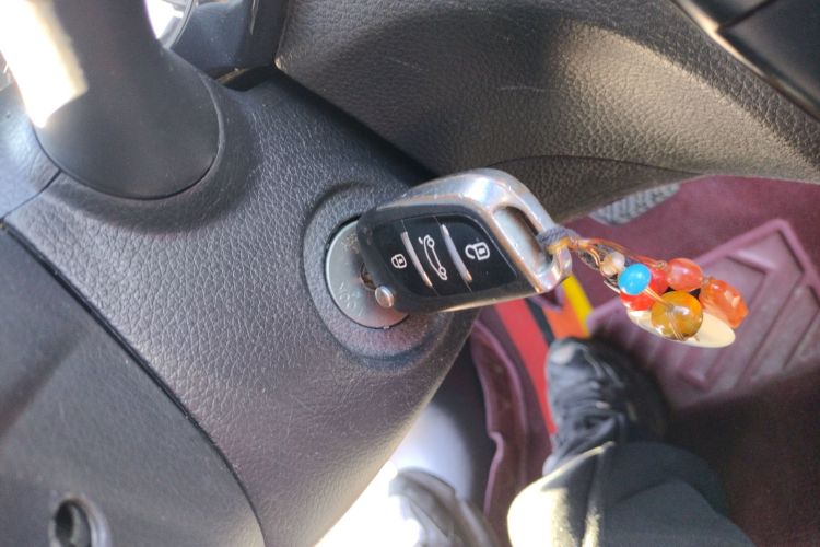 日产 骐达TIIDA 2014款 1.6L CVT舒适型中控内饰11