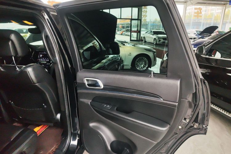 Jeep 大切诺基(进口) 2020款 3.0L 精英导航版中控内饰45