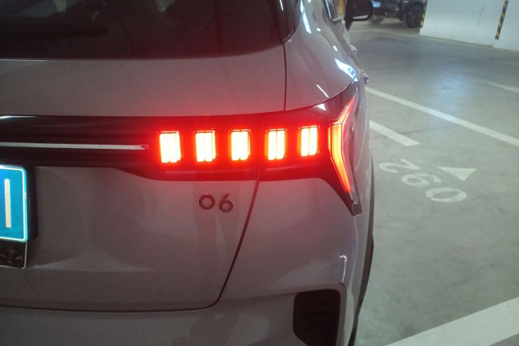 领克06 2021款 1.5T Shero粉色特别版车身外观9