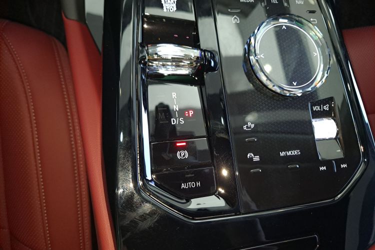 宝马5系 2025款 530Li 尊享型 M运动套装中控内饰18