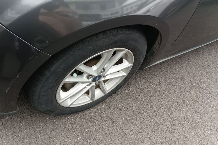 福特 福克斯 2015款 三厢 1.6L 自动风尚型车身外观6007