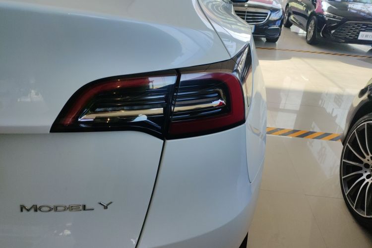 特斯拉 Model Y 2022款 改款 后轮驱动版车身外观6006