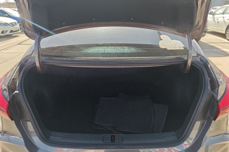 名爵 MG5 2025款 180DVVT 全球豪华版机舱底盘23