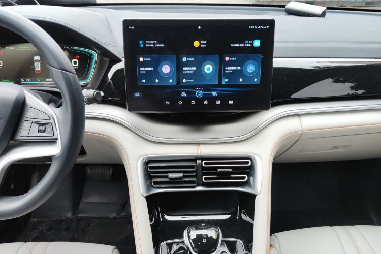 比亚迪 宋PLUS新能源 2021款 EV 尊贵型中控内饰16