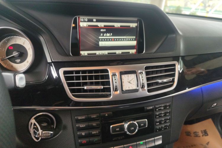 奔驰E级 2014款 改款 E 260 L 运动型中控内饰16