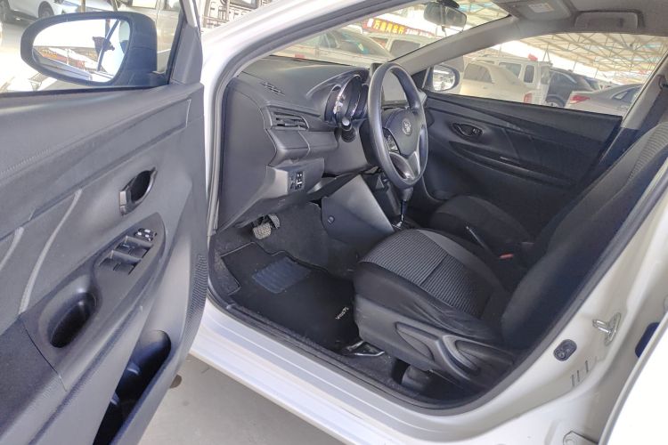 丰田 威驰FS 2021款 1.5L CVT锋驰版中控内饰7003