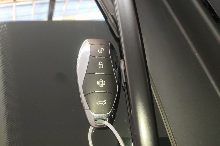 红旗EH7 2024款 600 Pro中控内饰11