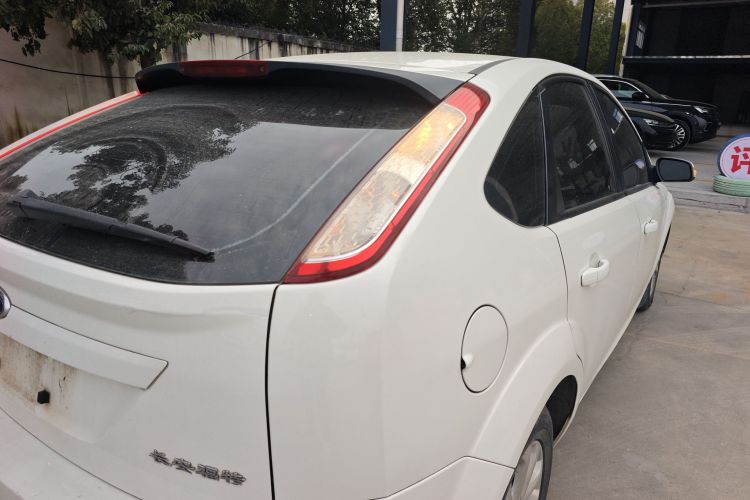 福特 福克斯 2013款 两厢经典 1.8L 自动基本型车身外观6006