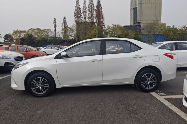 丰田 雷凌 2014款 1.6G 手动精英版车身外观4