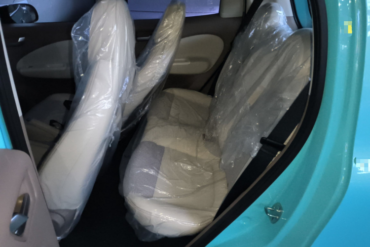 五菱汽车 宏光MINIEV 2025款 四门版 进阶款中控内饰7004