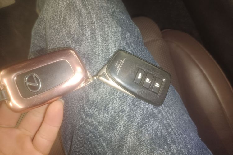 雷克萨斯ES 2017款 200 30周年纪念版中控内饰11